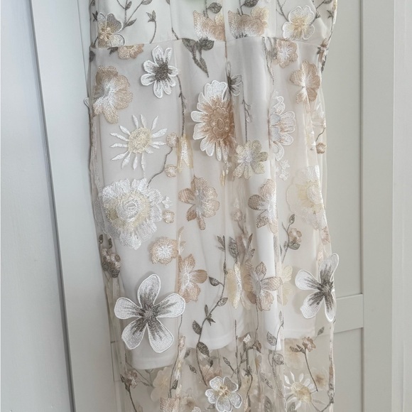 Sam Edelman Strapless White 3D Floral Dress - Picture 4 of 6